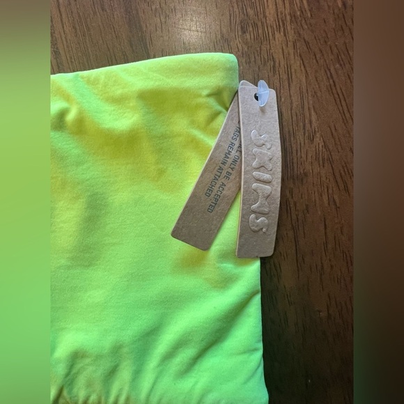 NWT SKIMS Bright Yellow Fitted Top – Size S - Picture 4 of 9